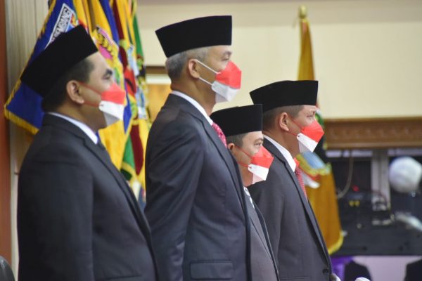 Peraturan Daerah (Perda) Pesantren tinggal selangkah lagi. Pembahasan Ranperda penyelenggaraan pesantren di Jawa Tengah memasuki tahap lanjutan. Para pejabat bersepakat untuk segera membuat Perda ini.