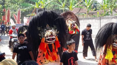 KARNAVAL BUDAYA DESA KAMOLAN BERJALAN MERIAH