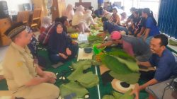 DPD Partai NasDem Kabupaten Blora menggelar doa bersama dan slametan di Kantor Jl Nasional Blora-Rembang, Senin (1/8/2022). Acara digelar dengan harapan pendaftaran DPP NasDem sebagai peserta Pemilihan Umum (Pemilu) 2024 berjalan lancar dan penuh keberkahan.