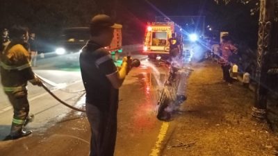 Terjadi kebakaran sepeda motor di Jalan Raya Randublatung-Doplang sebelah Timur Jembatan Randublatung Kec. Randublatung, Kabupaten Blora, Selasa (2/8) sekira pukul 20:00 WIB. Kebakaran diduga dari konsleting pada mesin kendaraan.