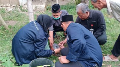 Dalam upaya pencegahan Stunting di Dukuh Pulo, Desa Mojowetan, Kecamatan Banjarejo, Blora, Mahasiswa KKN STAI Muhammadiyah Blora bekerja sama dengan CDK (Cabang Dinas Kehutanan) Wilayah 1 Kabupaten Blora melaksanakan kegiatan Sosialisasi pemanfaatan tanaman kelor dilanjutkan dengan penanaman bibit kelor.