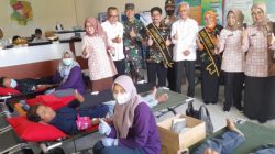 Palang Merah Indonesia (PMI) Kabupaten Blora menggelar kegiatan donor darah sebagai langkah mendukung program pemerintah bidang kemanusiaan. Mendukung program sesarengan mbangun Blora juga menyambut HUT ke77 PMI.
