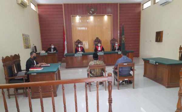 Empat terdakwa pemalsuan surat yang melibatkan 2 Kepala Desa resmi divonis 5 bulan penjara. Keempat terdakwa tersebut adalah, Mohammad Kasno (Kades Beganjing). Muhammad Romli (Pendamping Desa). Darno (Kades Nginggil) serta Suprono selaku Operator Desa. Usai divonis, mereka pulang ke rumah masing-masing.