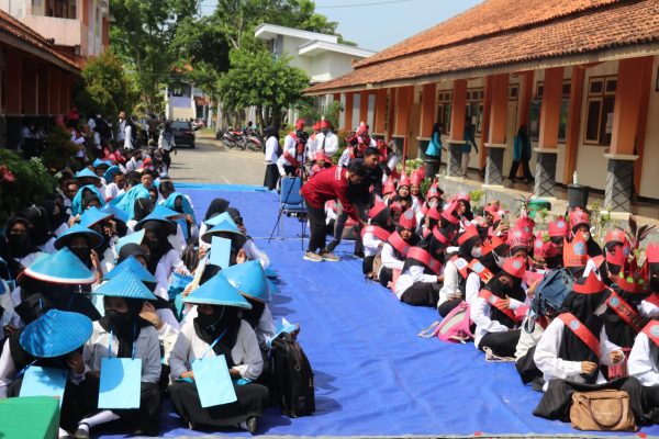 Ratusan mahasiswa barui telah diterima di kampus Muhammadiyah Blora ini. Kampus tersebut yaitu Sekolah Tinggi Agama Islam (STAI) dan Sekolah Tinggi Keguruan dan Ilmu Pendidikan (STKIP) Muhammadiyah Blora.