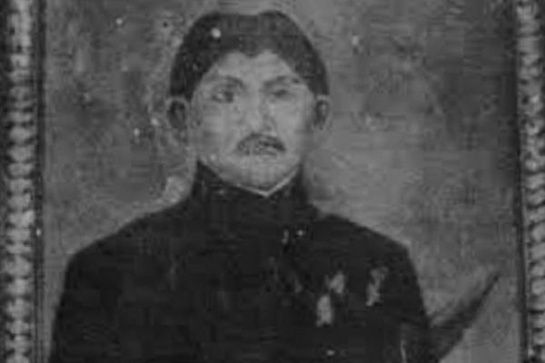 Ranggawarsita lahir di Solo, mungkin di tahun 1803, di rumah kakeknya yang terkenal Yasadipura II (Raden Tumenggung Sastranagara) yang terletak di wilayah Pasar Kliwon sebelah timur Keraton. Ayahnya, yang bernama Rangga warsita - seperti namanya di kemudian hari - adalah Panewu Carik (kurang lebih = komisaris utama) di lingkungan Putra Mahkota. Sedikit yang diketahui dengan pasti tentang ayahnya, ada yang mengatakan bahwa ia mengabdikan dirinya secara khusus untuk studi agama, tetapi diasingkan selama pemberontakan Diponegoro.