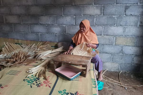 Program Pemerintah Provinsi Jawa Tengah berupa bantuan rumah sehat layak huni (RSLH) kembali digalakkan. Kali ini sebanyak 28 rumah warga Desa Ngepanrejo, Bandongan, Magelang yang direnovasi. Hal itu sebagai upaya pengentasan kemiskinan dan peningkatkan kualitas hidup masyarakat.