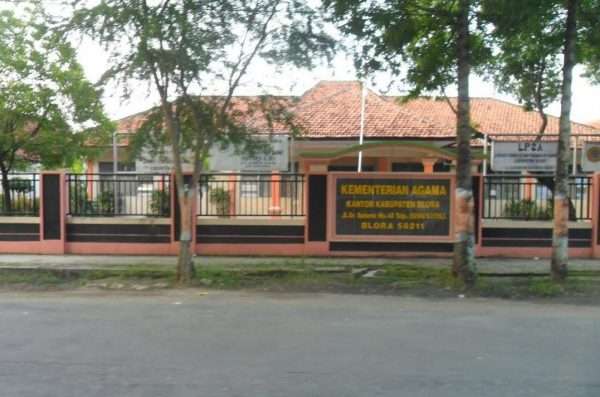 Dari total 1.774 guru madrasah non ASN di Kabupaten Blora, tidak semuanya bisa mendapatkan insentif. Sebab beberapa masalah yang terjadi di lapangan, guru madrasah non ASN acapkali belum memenuhi syarat sebagai penerima insentif.