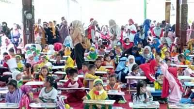 RATUSAN ANAK USIA DINI IKUTI LOMBA MEWARNAI