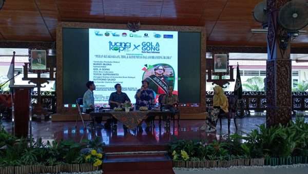 Duta Baca Indonesia, Gol A Gong menyinggung rendahnya daya literasi di Indonesia termasuk di Kabupaten Blora saat menghadiri Pelantikan Forum Taman Baca Masyarakat (TBM) Blora, Kamis (3/11) di Pendopo Rumah Dinas Bupati.
