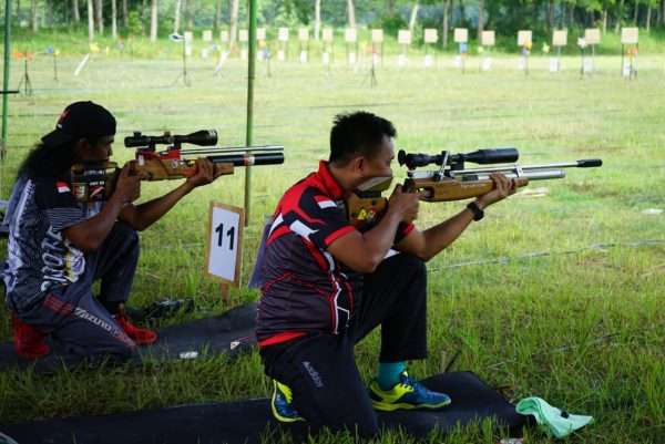 Sebanyak 196 atlet menembak se Jawa Tengah ikuti kejuaraan Pra Porprov Jateng 2022 di lapangan tembak Baladewa Yonif 410/Alugoro Blora, mulai hari ini, Sabtu (5/11) hingga Minggu (6/11) esok. Para atlet nantinya akan memperebutkan tiket untuk lolos pada Porprov Jateng yang akan dihelat tahun depan di Kabupaten Blora.
