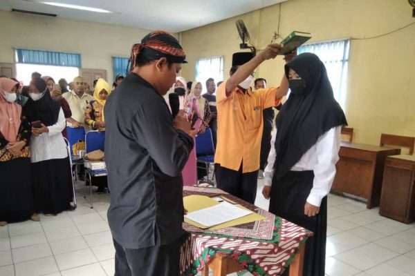 Ami'ul Khazanah akhirnya dilantik sebagai Kepala Dusun (Kadus) Temuwoh, Desa Talokwohmojo, Kecamatan Ngawen, Blora pada Jumat 11 November 2022. Perjuangannya untuk dilantik akhirnya menuai hasil setelah mendapat rekomendasi dari Ombudsman.