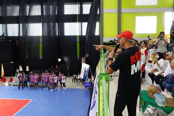Ratusan talenta muda siap bersaing di ajang Kejuaraan Nasional (Kejurnas) Bola Voli U-17 yang dihelat di Sport Center Universitas Tunas Pembangunan Solo, Minggu (20/11/2022).