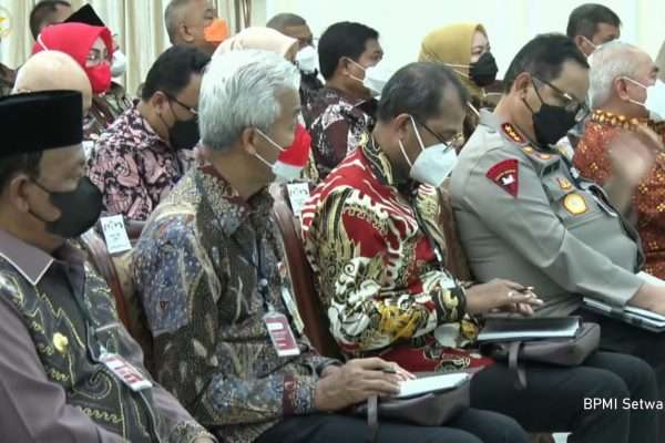 Gubernur Ganjar Pranowo saat menghadiri peresmian 26 MPP oleh Menteri Pendayagunaan Aparatur Negara dan Reformasi Birokrasi (PANRB) di Istana Wakil Presiden, Senin (5/12/2022). 