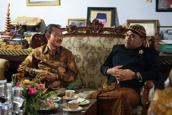Bupati Arief Rohman melakukan anjangsana di rumah mantan Bupati Blora Yudhi Sancoyo.