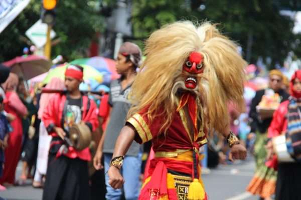 Peringatan hari ulang tahun Kabupaten Blora adalah saat yang penting bagi masyarakat Blora. Dalam momentum ini, masyarakat diajak untuk mengingat kembali prosesi cikal bakal dumadine Mblora.