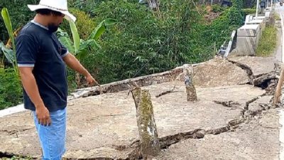 CURAH HUJAN TINGGI, JALAN POROS BLORA–REMBANG TERANCAM LONGSOR