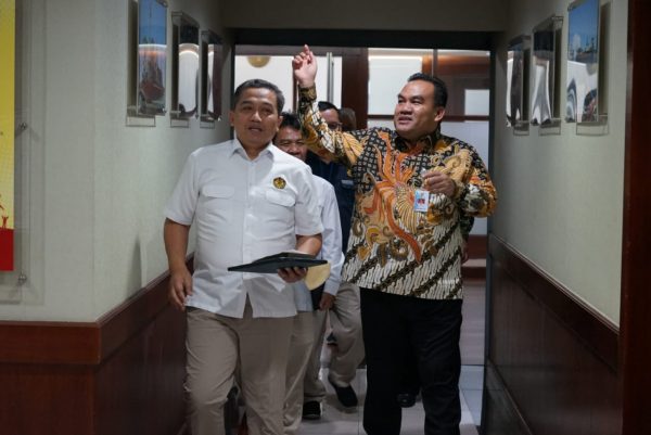 Dalam rangka minta dukungan untuk mewujudkan konsep Cepu Raya sebagai pusat ekonomi Jawa Tengah bagian Timur, Bupati Blora Arief Rohman dan jajaran datangi kantor Badan Pengembangan Sumber Daya Manusia Energi dan Sumber Daya Mineral (BPSDM ESDM), di Jakarta, Kamis (9/02/2023).