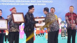 Pemerintah Provinsi Jawa Tengah menerima penghargaan Revitalisasi Bahasa Daerah Tahun 2022 dari Kementerian Pendidikan, budaya, riset dan teknologi (Kemendikbud Ristek) RI. Penghargaan diserahkan oleh Mendikbud Ristek, Nadiem Anwar Makarim kepada Wakil Gubernur Jateng, Taj Yasin Maimoen, di Hotel Sultan, Jakarta, Senin (13/02/2023) malam.