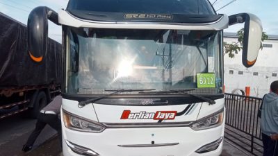 UGAL-UGALAN, BUS TABRAK PENGENDARA MOTOR HINGGA TEWAS