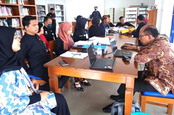 Kepala Dinas Perpustakaan dan Kearsipan (DPK) Kabupaten Blora, Achmad Nur Hidayat melalui Kepala Bidang Perpustakaan DPK Blora, Nugraheni Wahyu Utami mengatakan, 8 Perpustakaan di Kabupaten Blora lolos akreditasi Perpustakaan Nasional Republik Indonesia. Dimana 6 diantaranya mendapat nilai A.