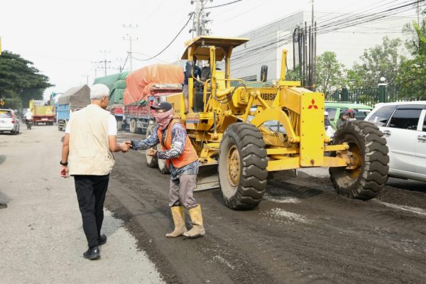 Perbaikan jalan dan jembatan rusak di jalur Pantura Timur Jawa Tengah khususnya jalur Semarang-Demak-Jepara-Kudus-Pati hingga Rembang terus dikebut. Ditargetkan, H-10 lebaran tahun ini sejumlah pekerjaan akan selesai.