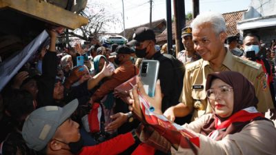 DAMPINGI JOKOWI, GANJAR SIAP REVITALISASI PASAR MENDEN