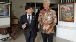 Presiden of The Sasakawa Peace Foundation (SPF), Atsushi Sunami menemui Gubernur Jawa Tengah Ganjar Pranowo di Rumah Dinas Puri Gedeh, Rabu (15/3/2023). Keduanya terlibat dalam perbincangan mendalam mengenai isu kelautan hingga radikalisme.