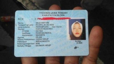 Perempuan asal Desa Rowobungkul, Kecamatan Ngawen, Kabupaten Blora meninggal dunia di dalam bus saat perjalanan pulang ke kampung halaman. Hal itu diketahui agen Bus Laju Prima saat bus melaju belum jauh dari Terminal Grogol, Jakarta menuju Terminal Ngawen, Blora.
