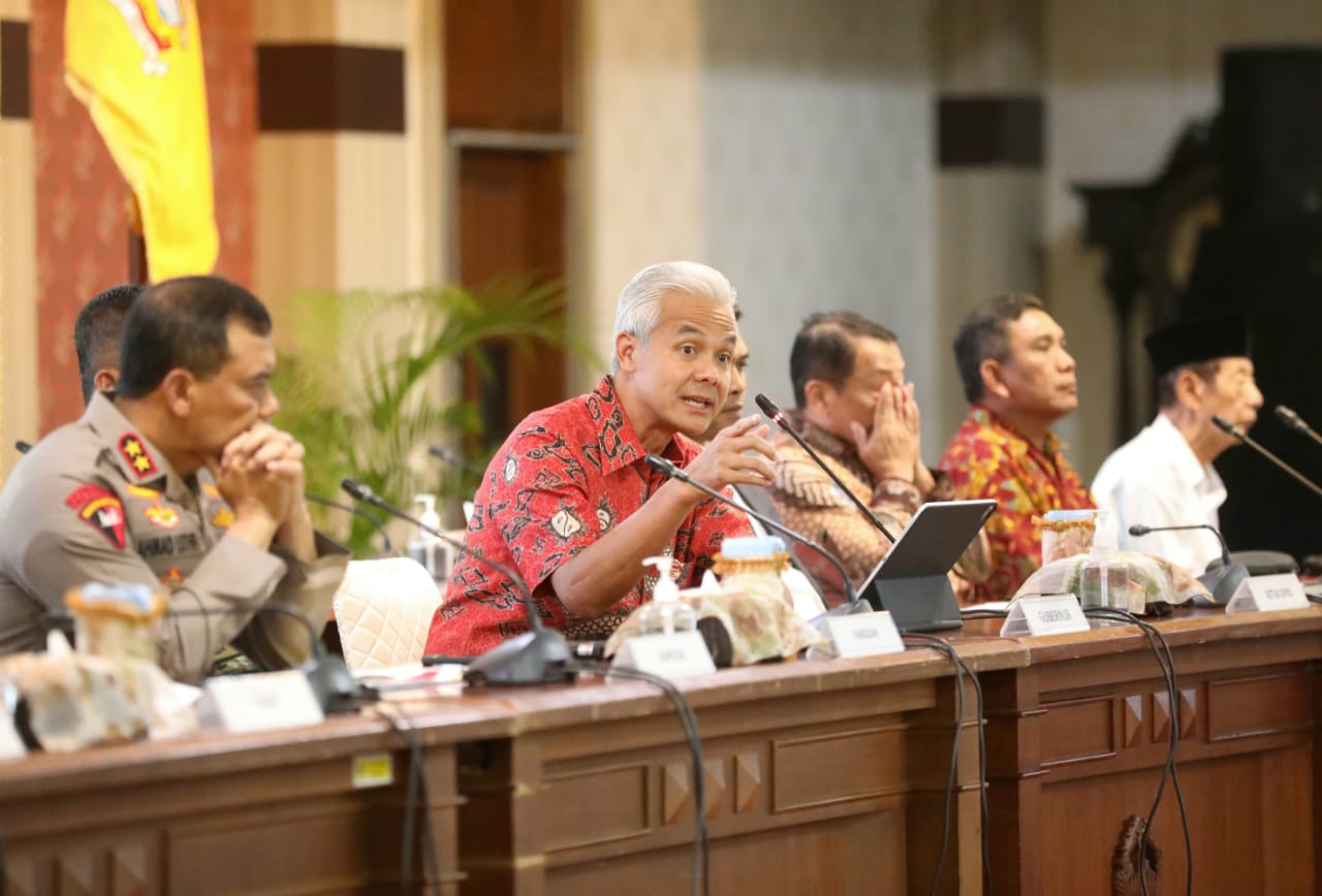 Gubernur Jawa Tengah Ganjar Pranowo berupaya memberikan rasa aman dan berkesan bagi masyarakat yang mudik pada Idul Fitri 1444 H. Bersama Forkopimda Jateng, Ganjar menyiapkan sejumlah skenario dan langkah antisipasi.