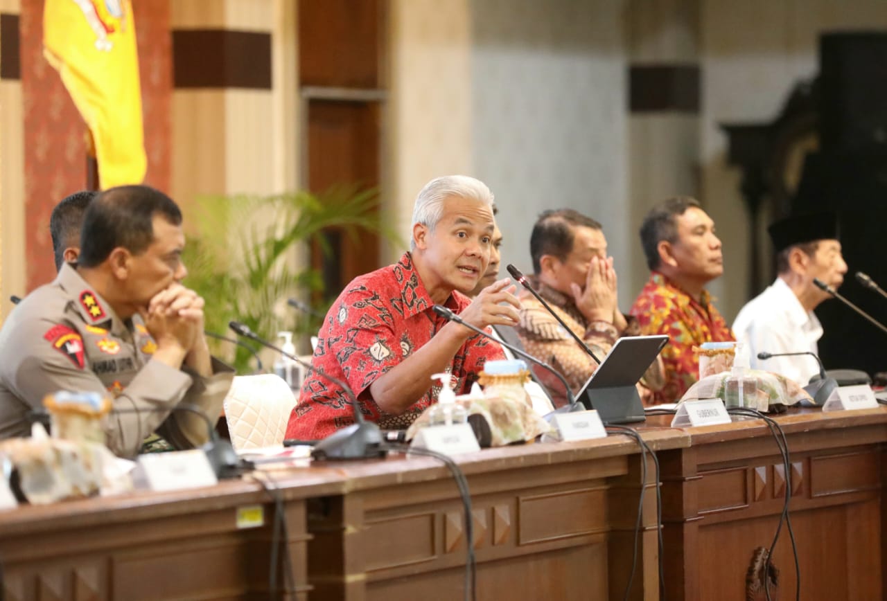 Gubernur Jawa Tengah Ganjar Pranowo berupaya memberikan rasa aman dan berkesan bagi masyarakat yang mudik pada Idul Fitri 1444 H. Bersama Forkopimda Jateng, Ganjar menyiapkan sejumlah skenario dan langkah antisipasi.