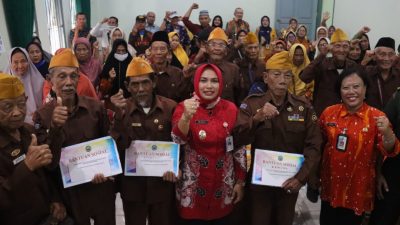JELANG LEBARAN, PEMKAB BLORA BERI TALI ASIH ANGGOTA VETERAN