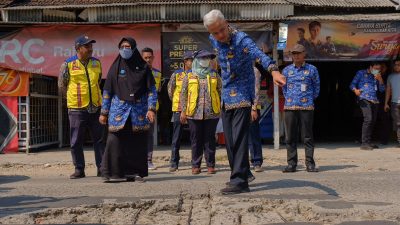GANJAR MINTA JALUR ALTERNATIF DEMAK-SEMARANG DALAM KONDISI BAIK