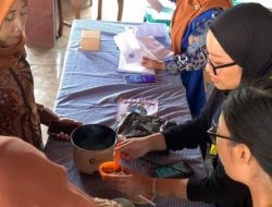 CANTIK ALAMI! IBU-IBU PKK BUAT MASKER WAJAH DAUN KELOR