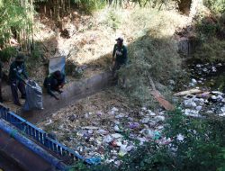 HARI SUNGAI NASIONAL, RATUSAN RELAWAN BERSIHKAN SUNGAI GROJOGAN