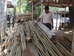 PENJUAL BAMBU DI BLORA BANJIR PESANAN JELANG HUT KE-78 RI