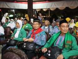 JEMAAH HAJI BLORA TIBA DI KAMPUNG HALAMAN, DUA ORANG MENINGGAL