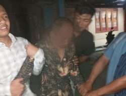 MEMALUKAN!! SELINGKUH, SEKDES DI BLORA DIGREBEK WARGA