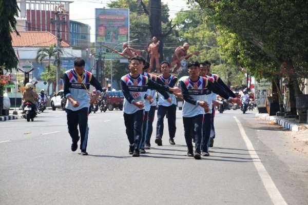 SEMANGAT PELAJAR BLORA IKUTI GERAK JALAN KECEPATAN WAKTU