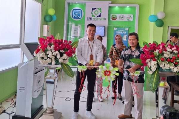 TINGKATKAN UHC, RSUD LUNCURKAN POJOK MOBILE JKN