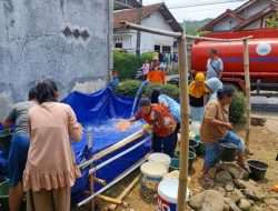 33 JUTA LITER AIR BERSIH DISALURKAN KE DAERAH TERDAMPAK KEKERINGAN DI JATENG