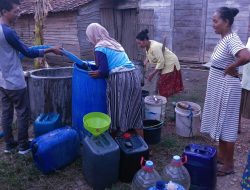 PEDULI KEKERINGAN, FORUM PEMUDA BLORA SALURKAN 50 TANGKI AIR BERSIH