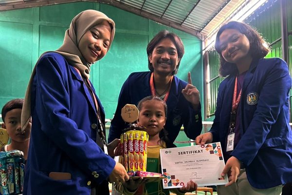 PERINGATI HGN, MAHASISWA KKN UNY GELAR LOMBA SENI DAN SASTRA