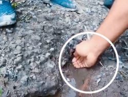 MISTERIUS! SUMBER AIR TETIBA MUNCUL DEPAN RUMAH WARGA BLORA