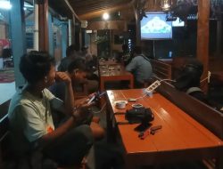 KESERUAN GEN Z NOBAR DEBAT CAPRES DI WARUNG KOPI BLORA