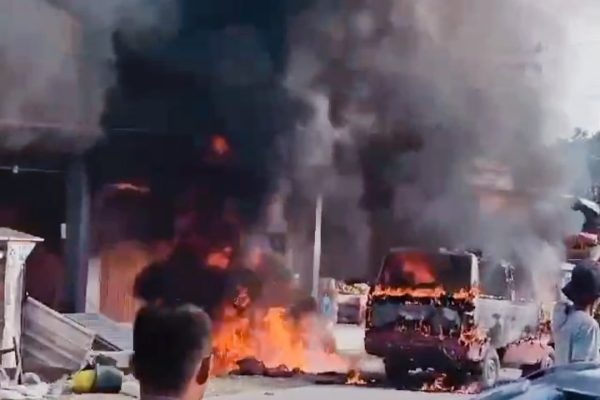 HEBOH! MOBIL CARRY HANGUS TERBAKAR DIDEPAN PASAR NGAWEN