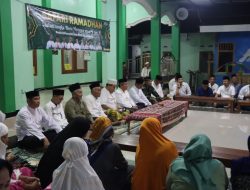SAHUR BARENG BUPATI, WARGA SAMBONG MINTA JALANNYA DIBANGUN