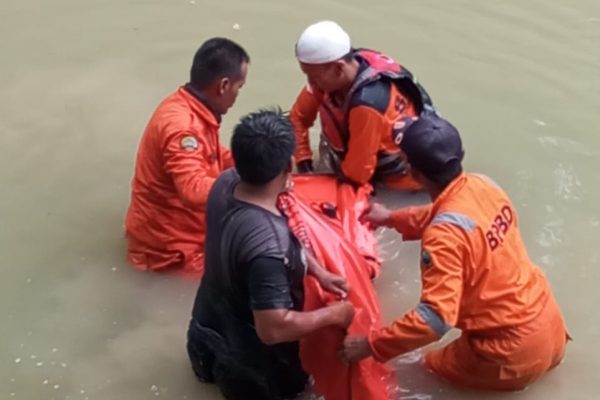 27 JAM PENCARIAN, JASAD BOCAH TENGGELAM DI SUNGAI LUSI AKHIRNYA DITEMUKAN