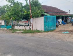 KECEWA DENGAN PERTAMINA, WARGA SAMBONG BERUPAYA BLOKADE AKSES JALAN