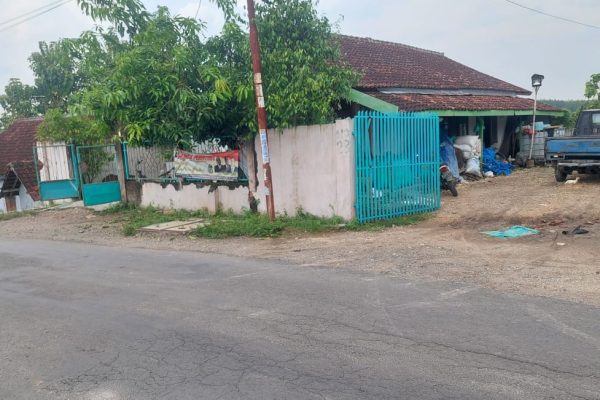 KECEWA DENGAN PERTAMINA, WARGA SAMBONG BERUPAYA BLOKADE AKSES JALAN