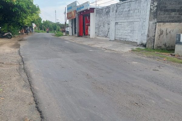 WARGA DESA SAMBONG BERENCANA BLOKADE JALAN SEBAGAI PROTES PADA PERTAMINA
